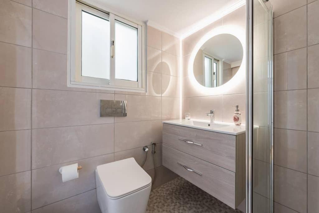 אתונה New! Bright & Remodeled 1Bed Apt 2Min Walk To Acropolis מראה חיצוני תמונה