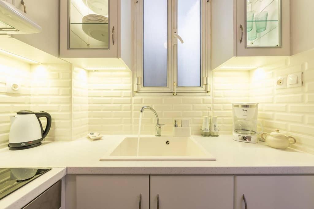 אתונה New! Bright & Remodeled 1Bed Apt 2Min Walk To Acropolis מראה חיצוני תמונה